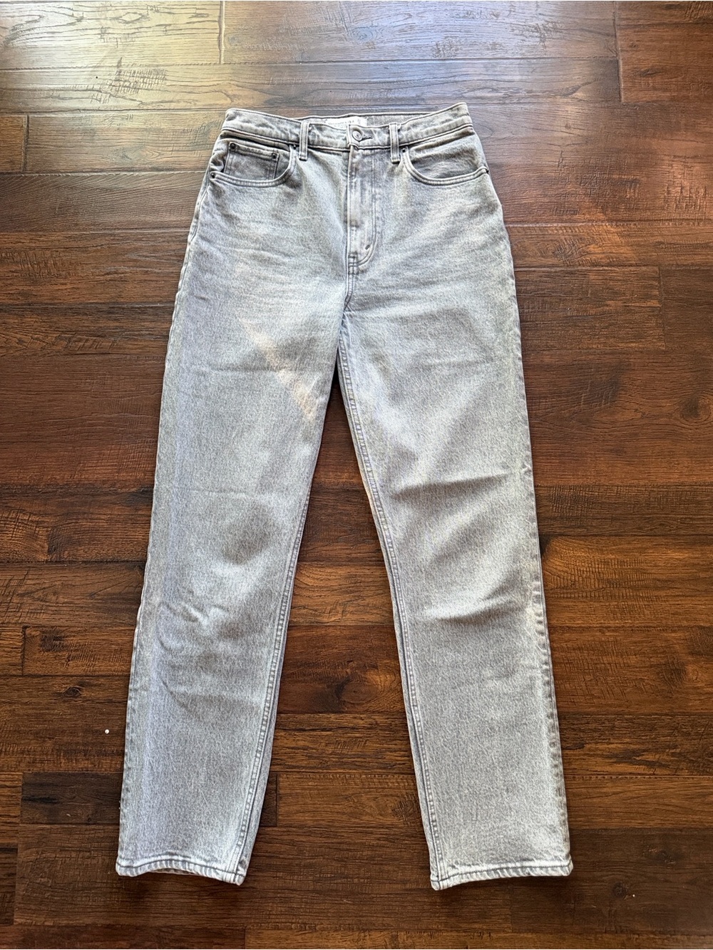 Abercrombie & Fitch Curve Love Straight-Leg Jeans in Light Gray Wash